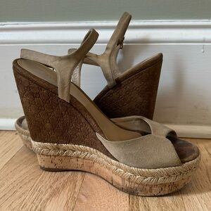 Gucci tan Microguccissima Pattern Suede wedge heels